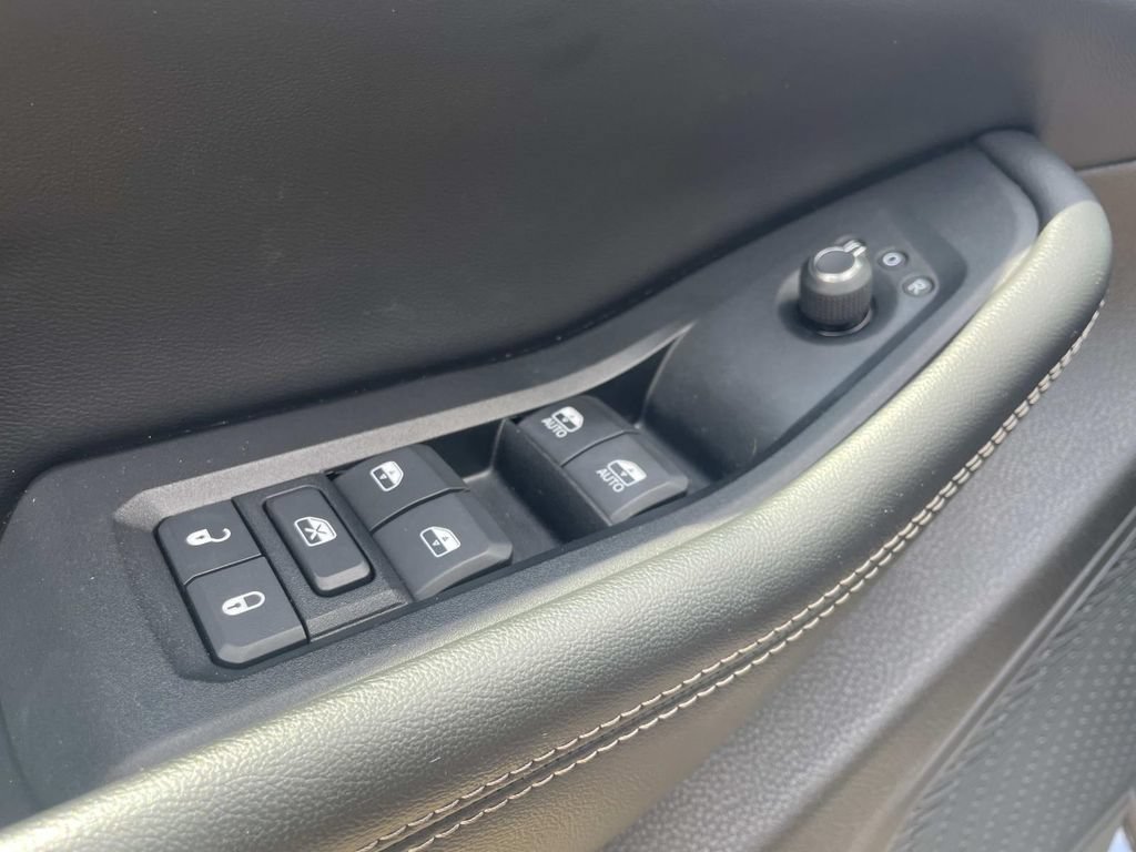 Used 2023 Jeep Grand Cherokee Limited RWD image 13