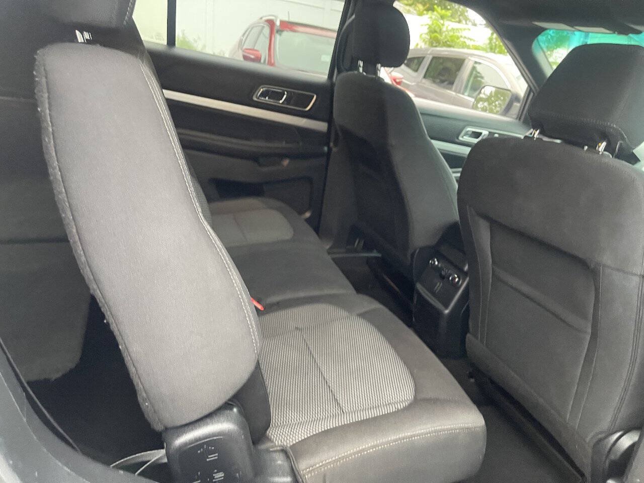Used 2016 Ford Explorer XLT AWD/4WD image 21