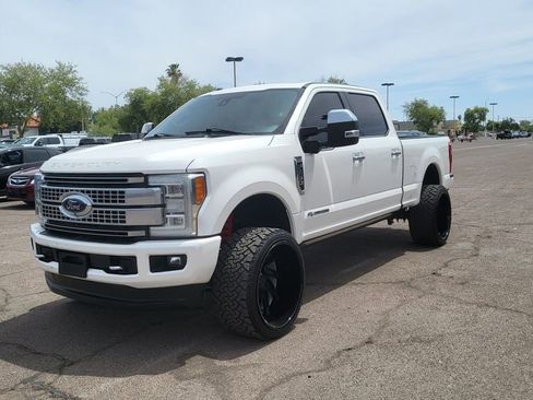 Used 2018 Ford F250 Platinum w/ Platinum Ultimate Package AWD/4WD image 4