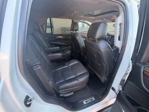 Used 2019 Cadillac Escalade Luxury AWD/4WD image 36