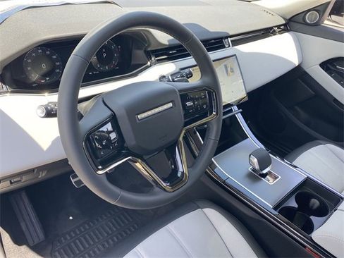 Used 2025 Land Rover Range Rover Evoque Dynamic SE image 5