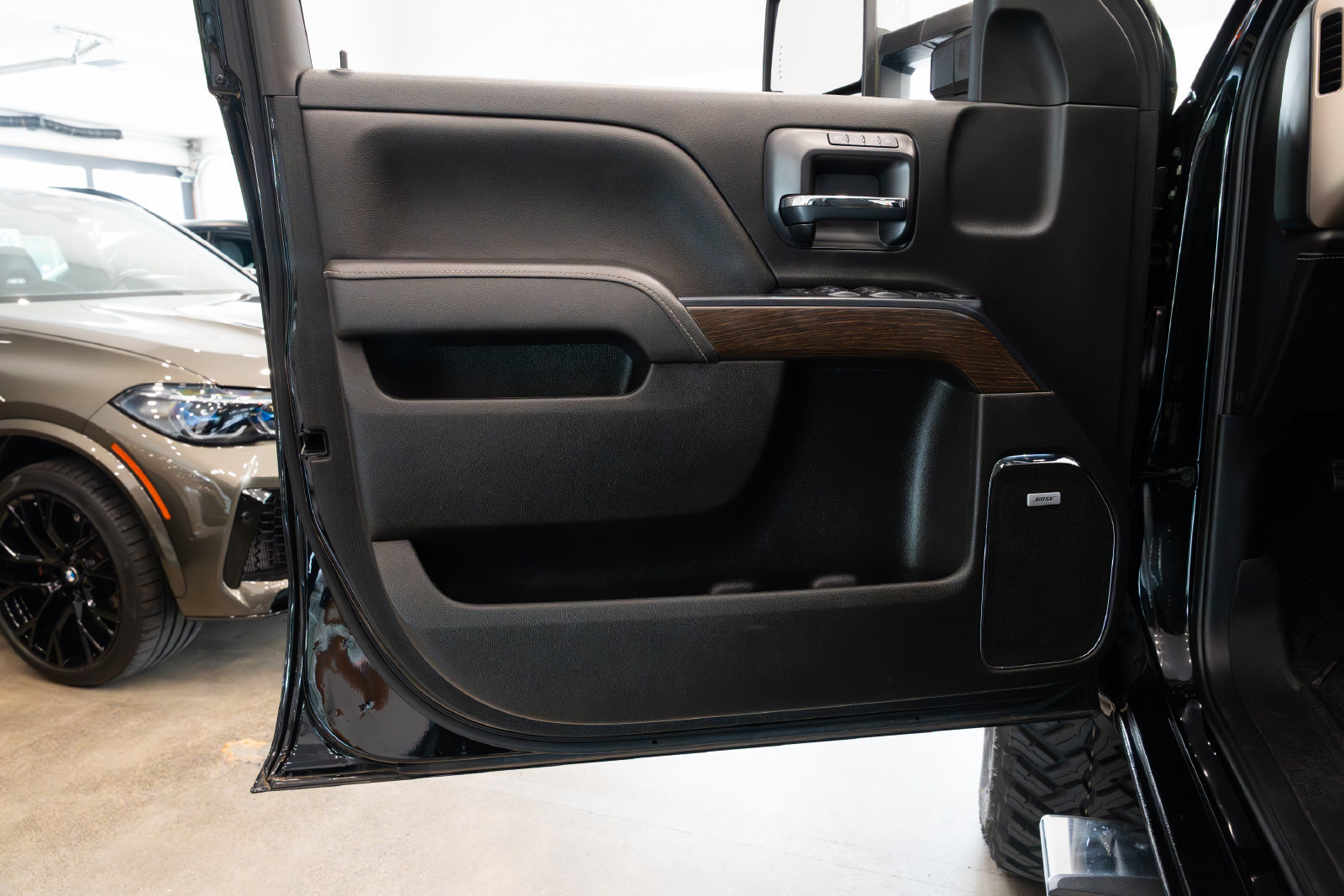 Used 2018 GMC Sierra 3500 Denali w/ Duramax Plus Package AWD/4WD image 16