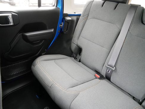 Used 2024 Jeep Wrangler Sport S image 12