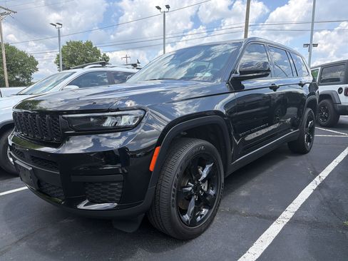 Certified 2023 Jeep Grand Cherokee L Laredo AWD/4WD image 3