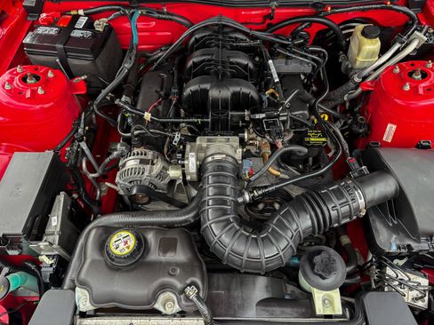 Used 2009 Ford Mustang Convertible RWD image 28