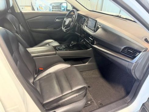 Used 2021 Nissan Rogue SV w/ Premium Package AWD/4WD image 12
