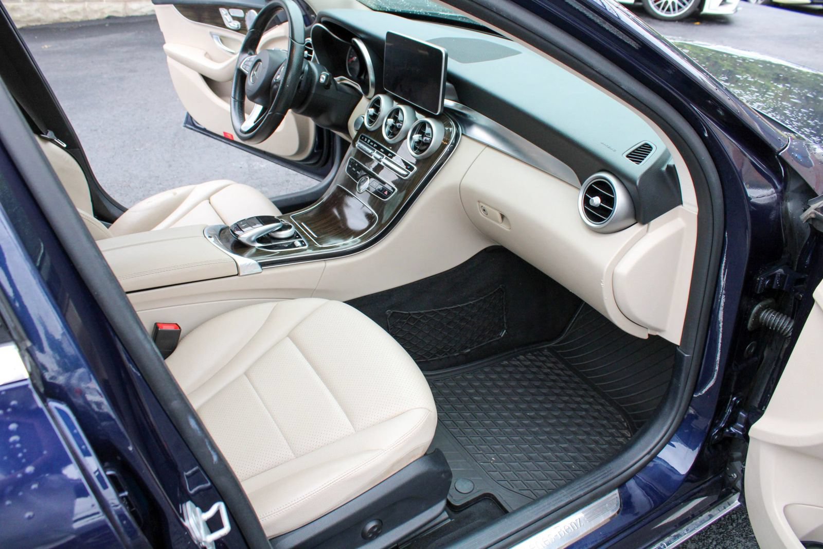 Used 2015 Mercedes-Benz C 300 4MATIC Sedan image 13