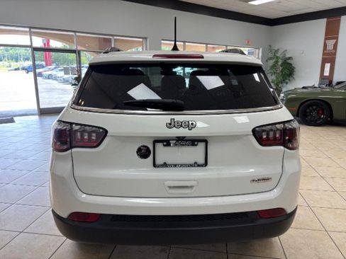 Used 2022 Jeep Compass Latitude w/ Convenience Group FWD image 6