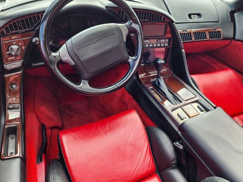 Used 1990 Chevrolet Corvette Convertible RWD image 20
