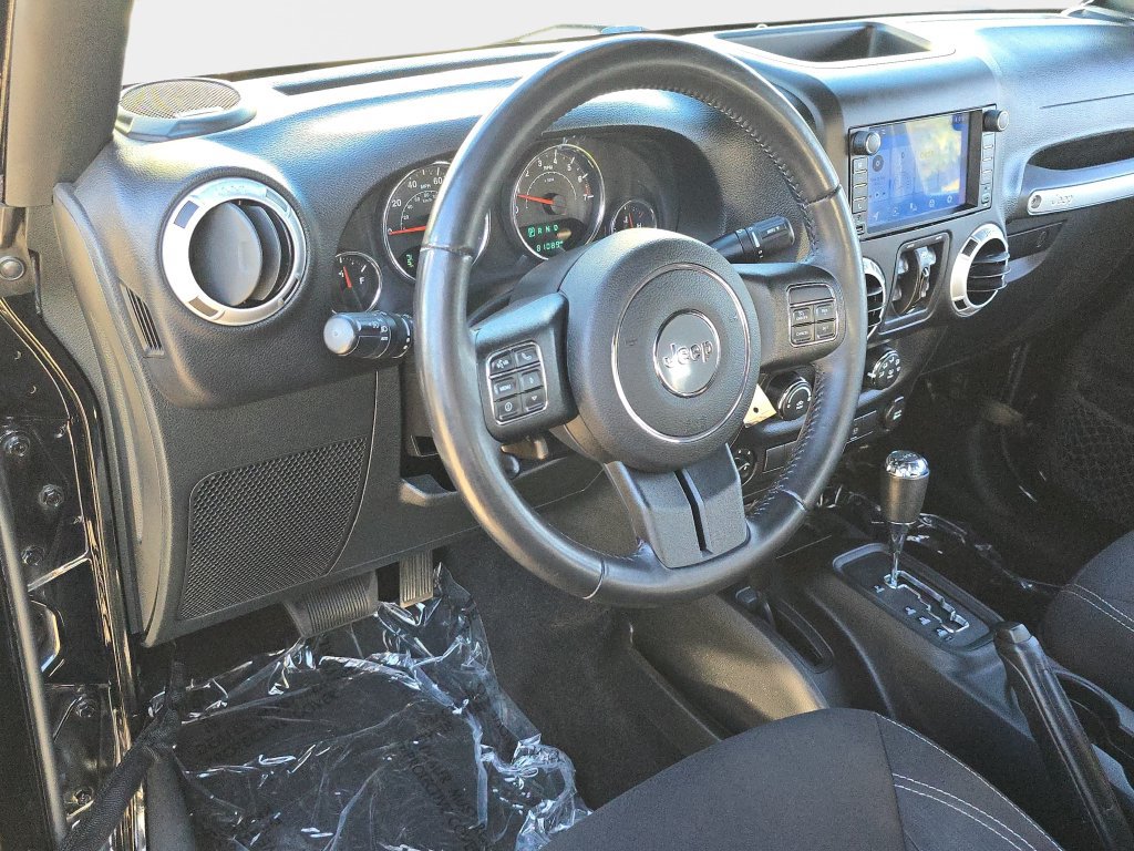 Used 2015 Jeep Wrangler Unlimited Sahara w/ Connectivity Group AWD/4WD image 19