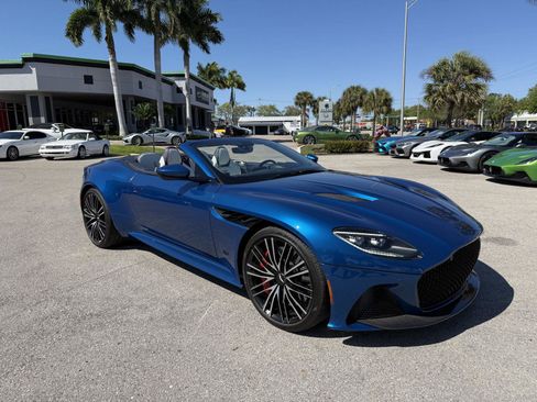 Used 2022 Aston Martin DBS Superleggera Volante image 9