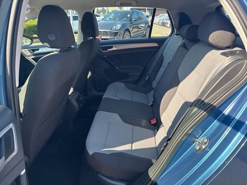 Used 2016 Volkswagen e-Golf SE w/ DC Fast Charging Package image 16