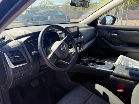 Certified 2025 Nissan Rogue SV FWD image 14