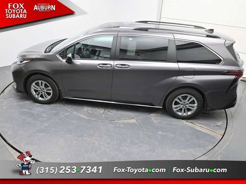 Used 2022 Toyota Sienna XSE w/ XSE Plus Package image 30