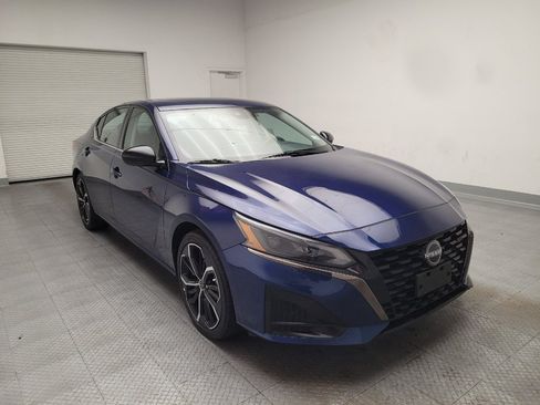 Used 2024 Nissan Altima 2.5 SR w/ SR Premium Package FWD image 13