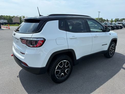 Used 2026 Jeep Compass Trailhawk w/ Sun, Sound & Navigation Group AWD/4WD image 10