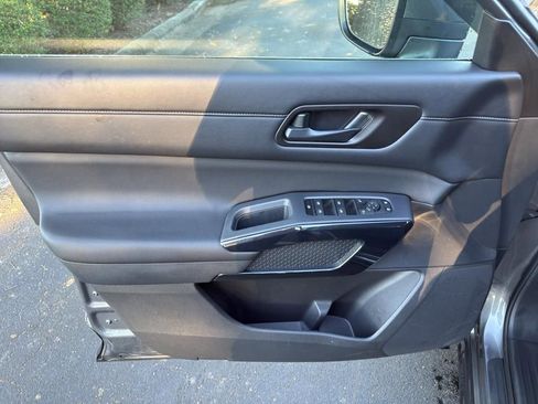 Certified 2024 Nissan Pathfinder SV image 17