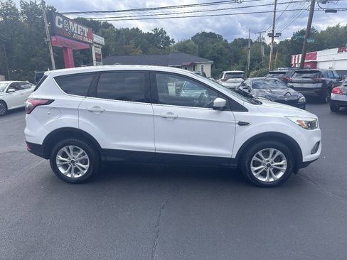 Used 2017 Ford Escape SE AWD/4WD image 3
