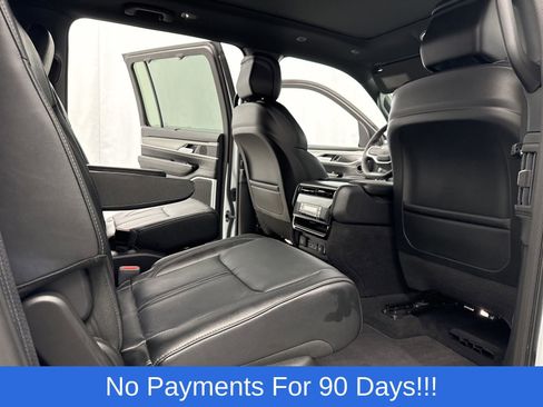 Used 2025 Jeep Wagoneer Series II w/ Convenience Group I AWD/4WD image 40