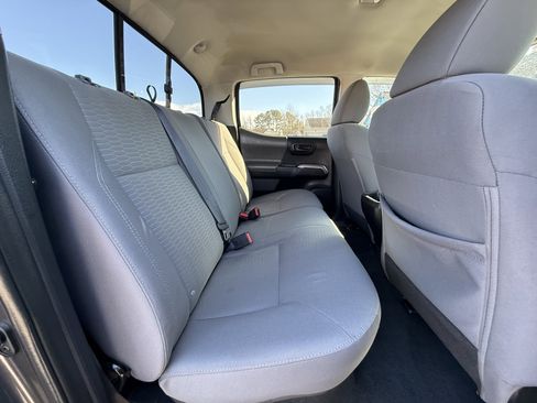 Used 2016 Toyota Tacoma SR5 w/ SR5 Appearance Package (SN) image 21