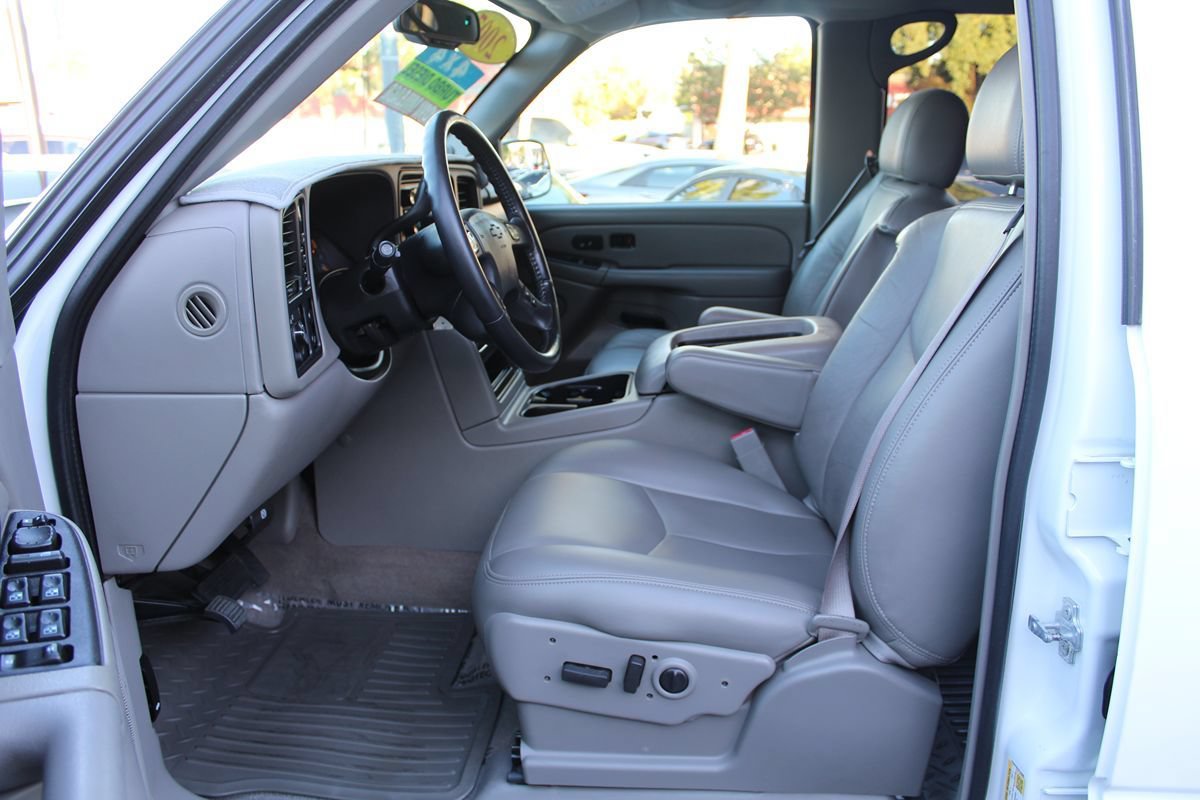 Used 2007 Chevrolet Silverado 2500 LT w/ Heavy-Duty Power Package AWD/4WD image 26