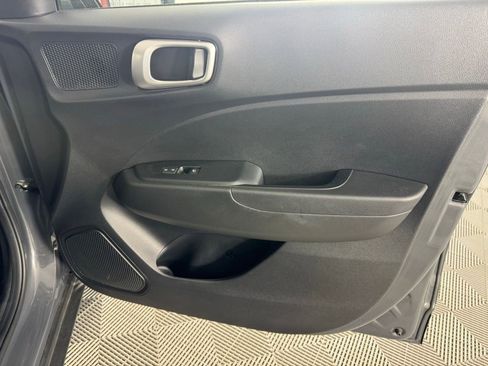 Used 2025 Hyundai Venue SEL image 29