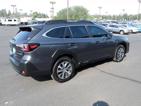 Used 2023 Subaru Outback Premium AWD/4WD image 5