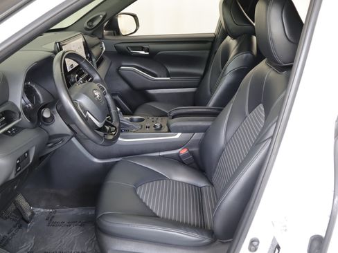 Used 2023 Toyota Highlander XSE AWD/4WD image 8
