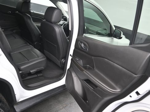 Used 2023 GMC Acadia SLT image 12