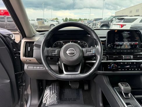 Used 2023 Nissan Pathfinder Platinum AWD/4WD image 16