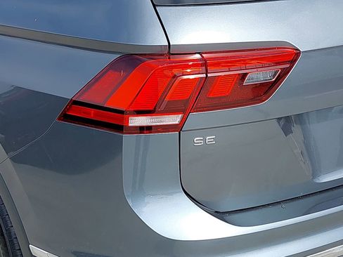 Used 2022 Volkswagen Tiguan SE image 36