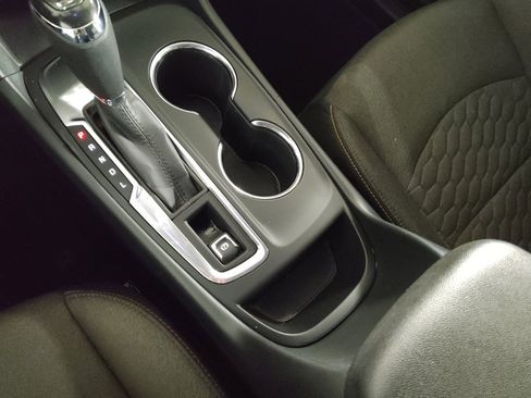 Used 2020 Chevrolet Equinox LT w/ Driver Convenience Package FWD image 26