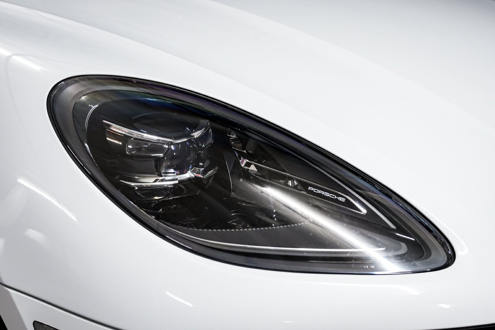 Used 2024 Porsche Macan S AWD/4WD image 48
