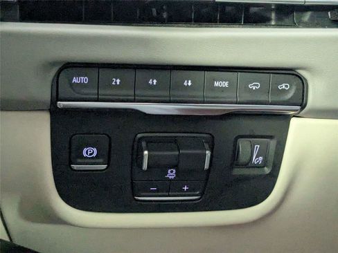 Used 2025 Cadillac Escalade Sport Platinum w/ LPO, Floor Liner Package AWD/4WD image 18