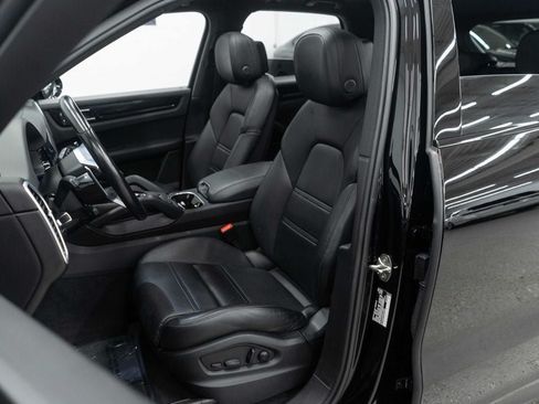 Used 2023 Porsche Cayenne AWD/4WD image 9