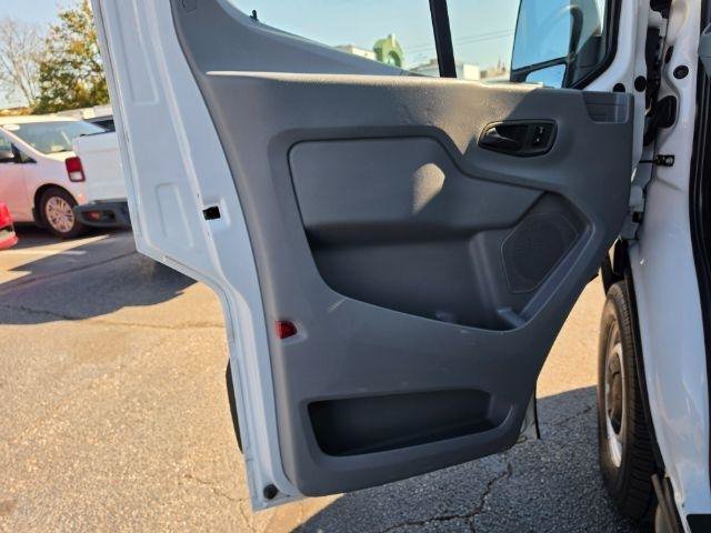 Used 2019 Ford Transit 250 130 Medium Roof RWD image 28