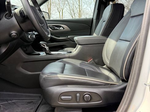 Used 2023 Chevrolet Traverse Premier w/ Redline Edition image 18