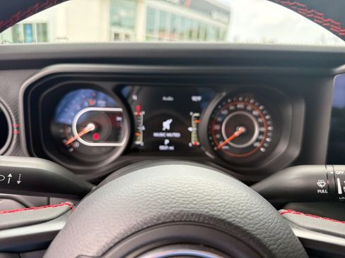 Used 2024 Jeep Gladiator Rubicon AWD/4WD image 19