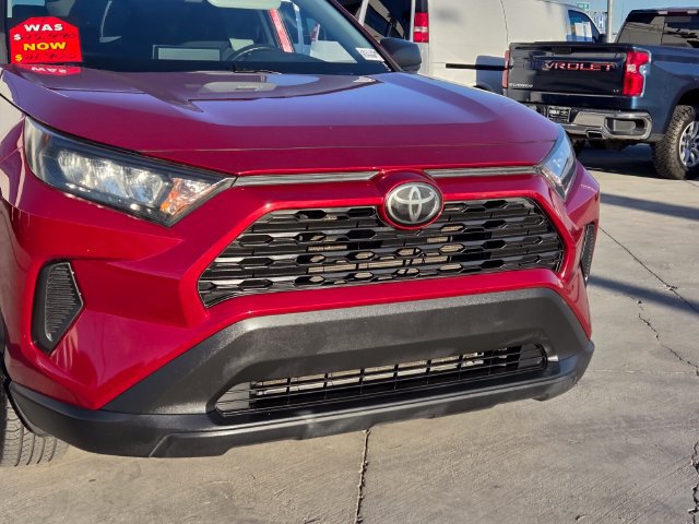 Used 2019 Toyota RAV4 LE w/ Carpet Mat Package FWD image 8