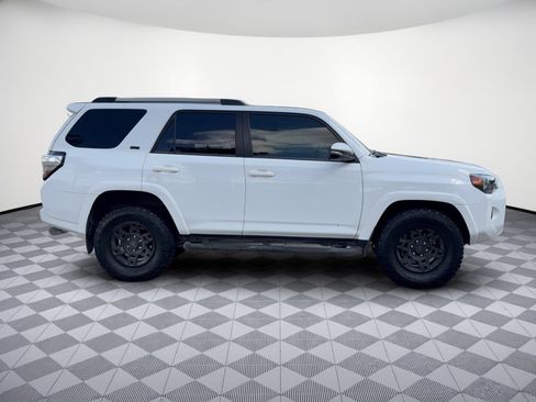 Used 2022 Toyota 4Runner SR5 Premium w/ Moonroof Package RWD image 8