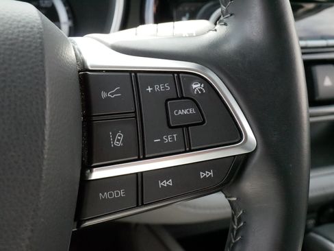 Certified 2021 Toyota Highlander XLE FWD image 26