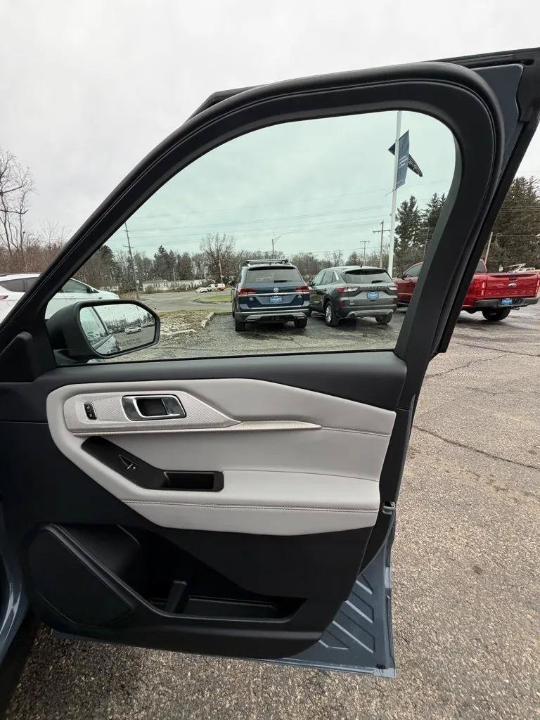 New 2026 Ford Explorer Active w/ Active Comfort Package AWD/4WD image 12