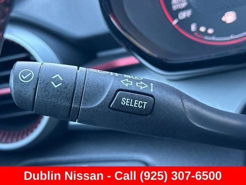 Used 2025 Chevrolet Trax RS FWD image 37