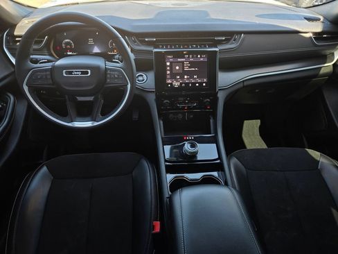Used 2023 Jeep Grand Cherokee Altitude RWD image 13