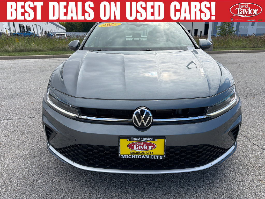 Used 2025 Volkswagen Jetta SE FWD image 9