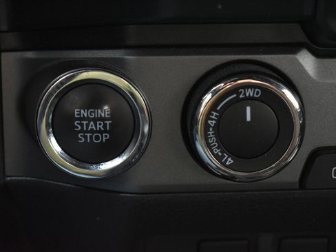 Used 2019 Toyota Tacoma TRD Sport AWD/4WD image 32