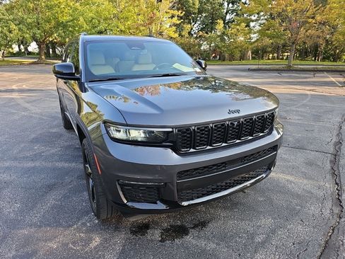 Used 2023 Jeep Grand Cherokee L Limited w/ Luxury Tech Group II AWD/4WD image 8