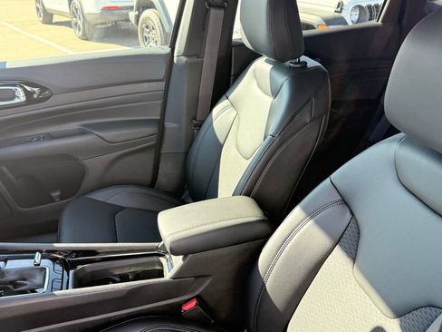 New 2026 Jeep Compass Latitude image 12