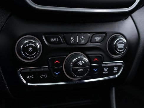 Used 2022 Jeep Cherokee Latitude Lux w/ Sun & Sound Group image 18