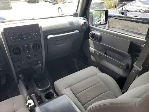 Used 2009 Jeep Wrangler Unlimited Rubicon w/ Dual Top Group AWD/4WD image 18